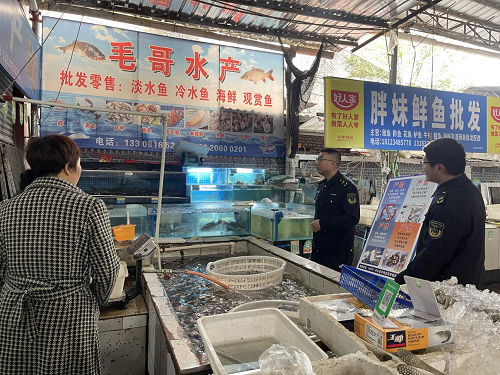 芦山县市场监督管理局开展长江禁渔常态化检查，严防水产品零售环节违规行为